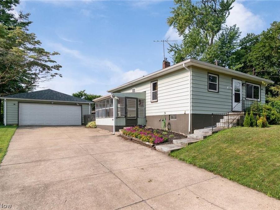 1880 Adelaide Boulevard , Akron, OH 44305 Photo 1