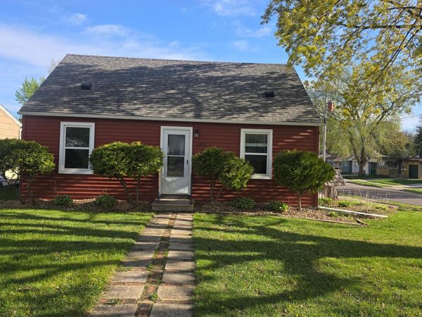 1302 W Clark Street , Albert Lea, MN 56007