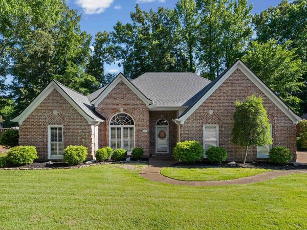 8217 THORNE DR, Bartlett, TN 38002