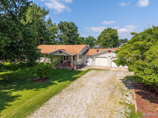 716 Springfield Road , Gillespie, IL 62033