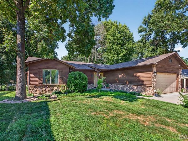854 Meadowview Lane , Columbia, IL 62236
