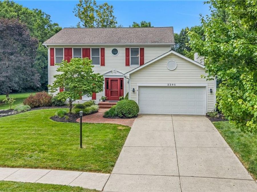 2205 Ivy Crest Drive, Bellbrook, OH 45305 Photo 1