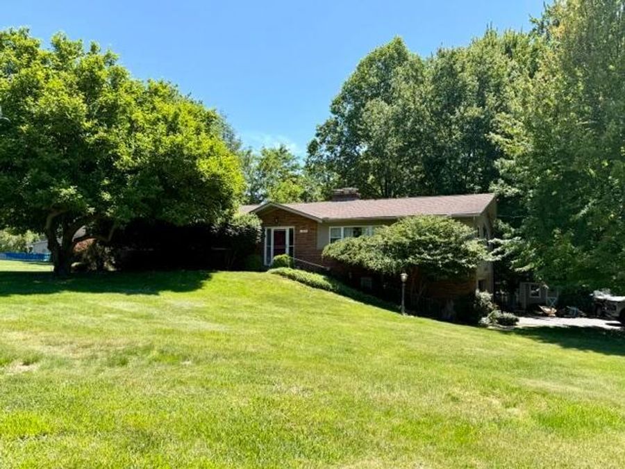 1280 Howell Drive , Newark, OH 43055 Photo 1