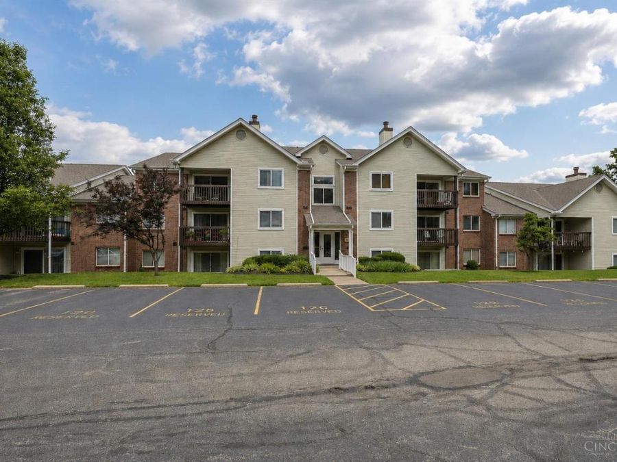 5984 Meadowcreek Drive, Unit 6, Miami Township, OH 45150 Photo 1