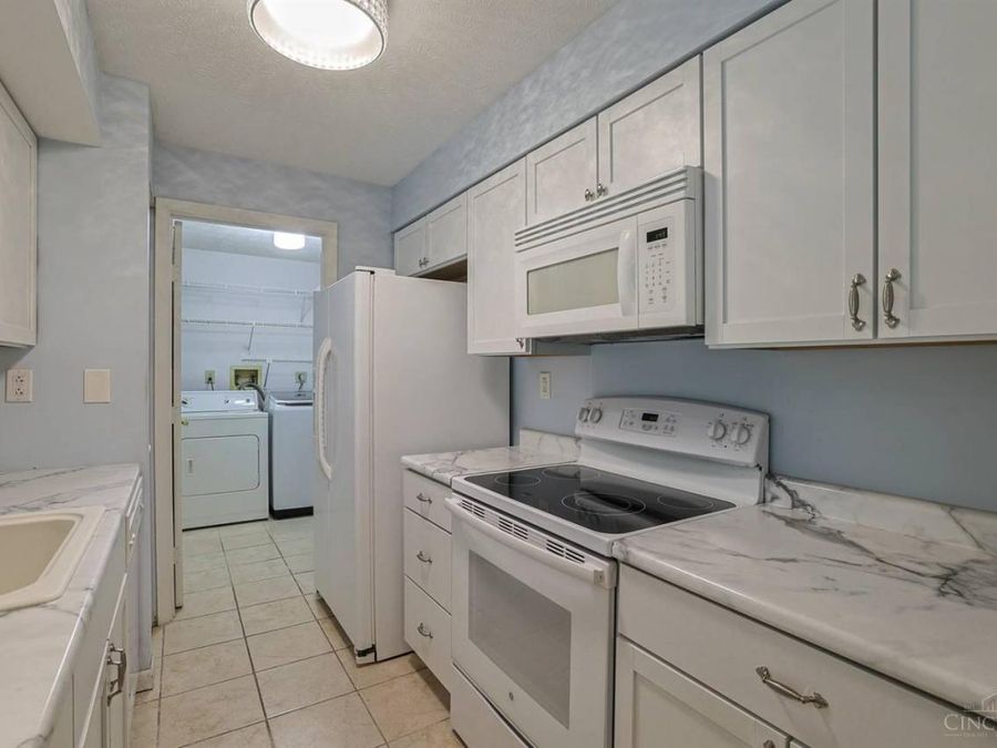 5984 Meadowcreek Drive, Unit 6, Miami Township, OH 45150 Photo 11