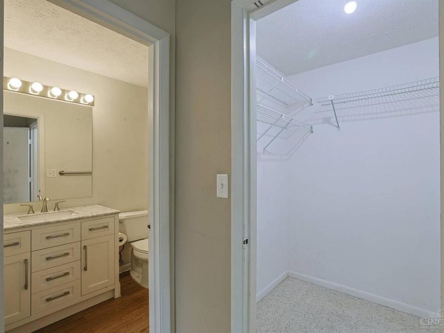 5984 Meadowcreek Drive, Unit 6, Miami Township, OH 45150 Photo 16