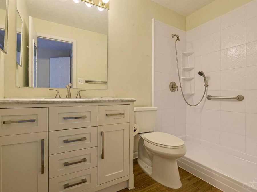5984 Meadowcreek Drive, Unit 6, Miami Township, OH 45150 Photo 17