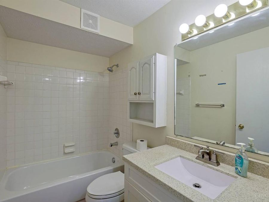 5984 Meadowcreek Drive, Unit 6, Miami Township, OH 45150 Photo 20