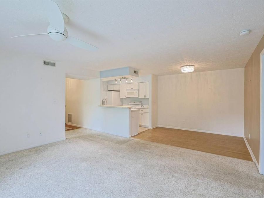5984 Meadowcreek Drive, Unit 6, Miami Township, OH 45150 Photo 8