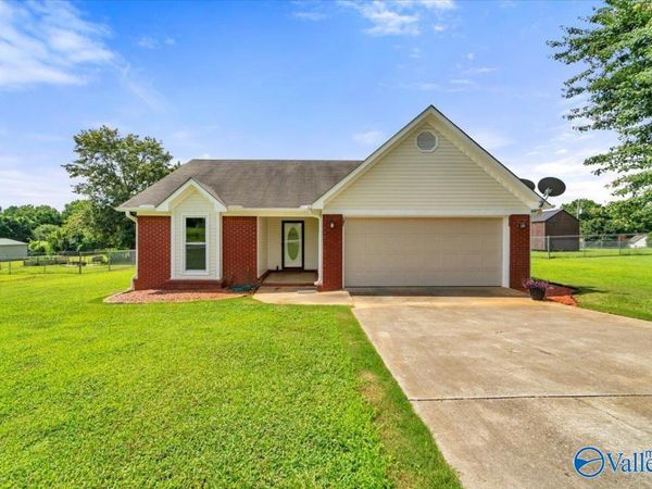 162 St Clair Drive, New Market, AL 35761