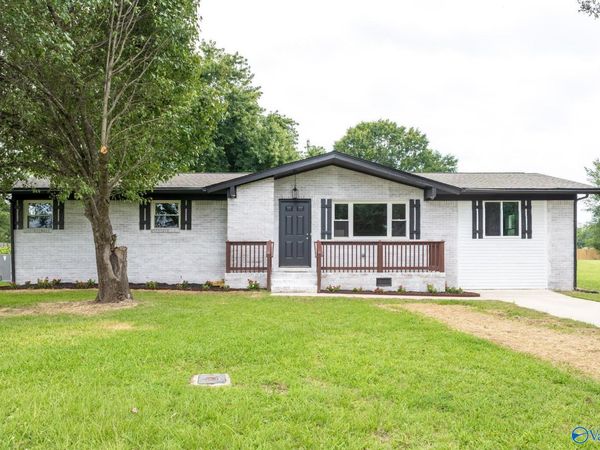 1305 Stage Road SW, Hartselle, AL 35640