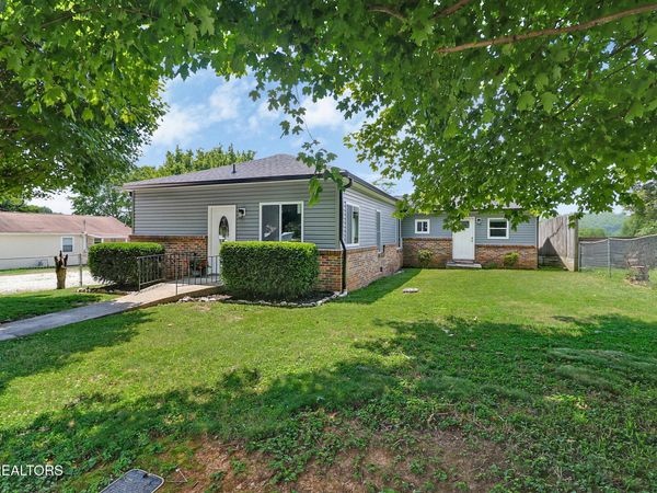 436 Maple St, Harriman, TN 37748