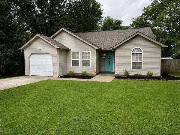 1916 Fieldstone Dr , Columbia, TN 38401