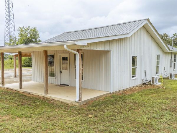 6855 Highway 69 , Savannah, TN 38372