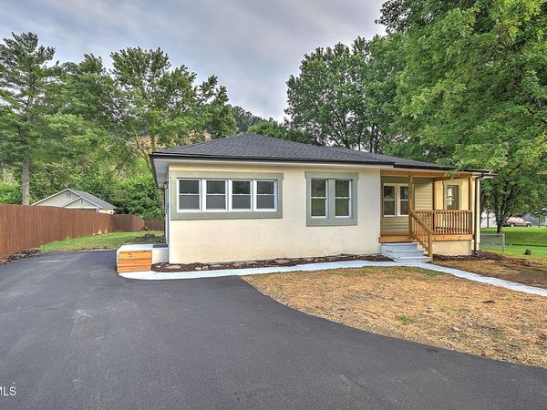 1527 Gray Station Sulpher Springs Road, Jonesborough, TN 37659