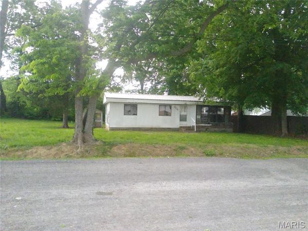 606 E College Street , Sparta, IL 62286
