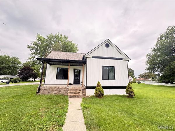 200 W 7th North Street , Mount Olive, IL 62069