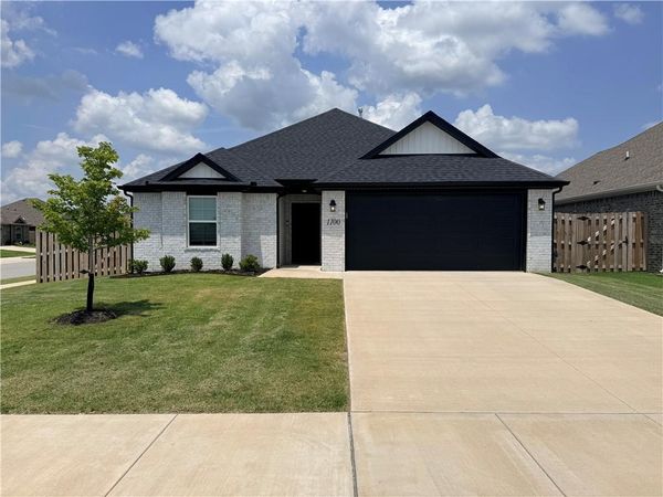 1100 Winifred Avenue , Lowell, AR 72745