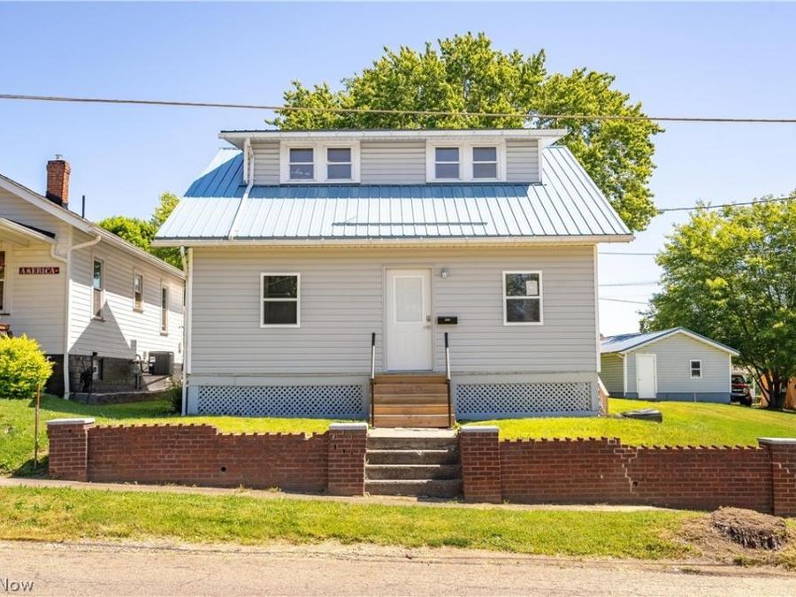 286 5th Street NW, Carrollton, OH 44615 Photo 1