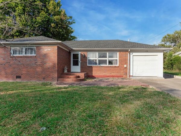1720 Calvin Dr , Hopkinsville, KY 42240