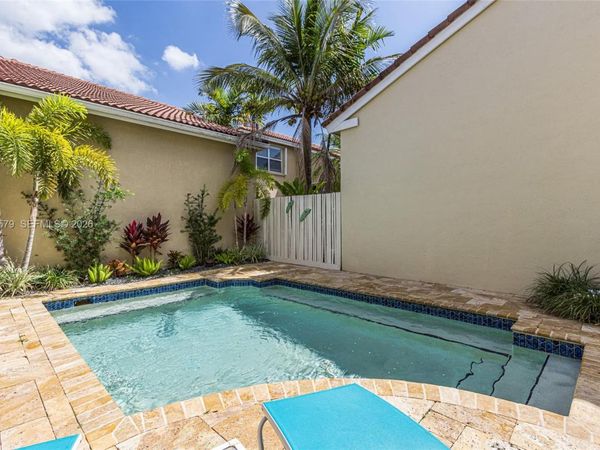 1125 Queen Palm Ct , Hollywood, FL 33019