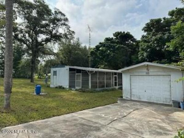 105 HICKORY NUT Trail, Satsuma, FL 32189