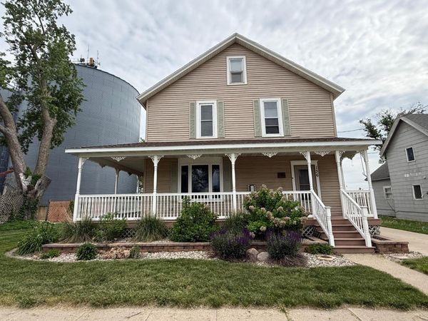 136 1st Avenue , Alden, MN 56009