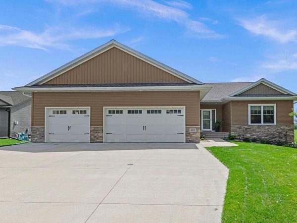 207 Bouldercrest Avenue NE, Owatonna, MN 55060