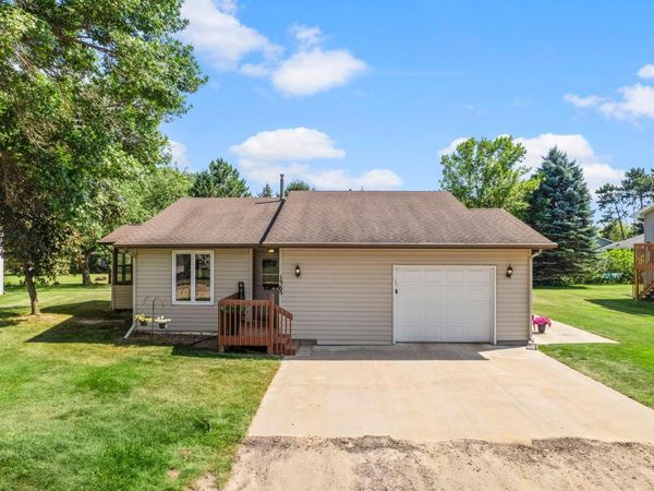 1365 2nd Avenue SE, Cambridge, MN 55008