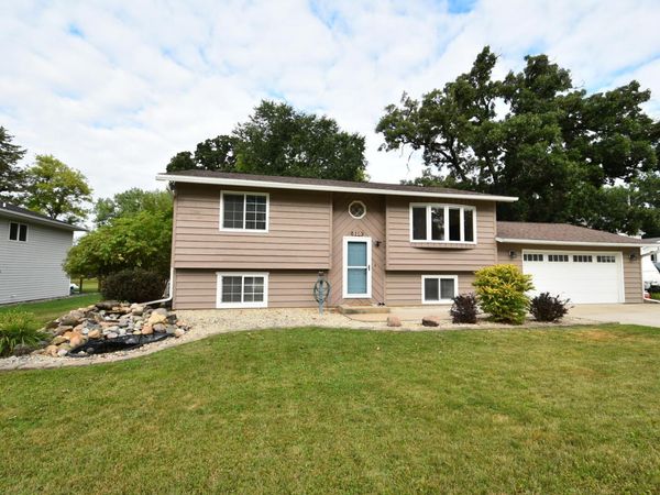 516 Pearl Street , Zumbrota, MN 55992