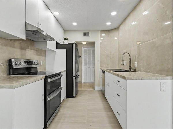 3800 Hillcrest Dr , Unit 1211, Hollywood, FL 33021