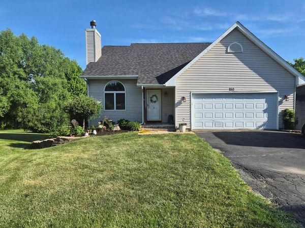 110 FALCON Way , Poplar Grove, IL 61065