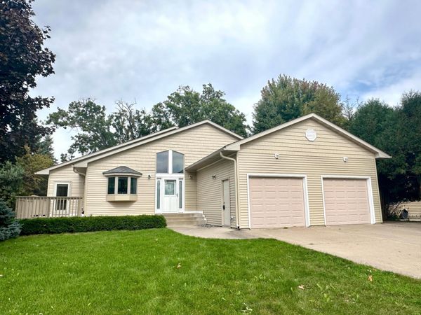 732 Hi Park Avenue , Red Wing, MN 55066
