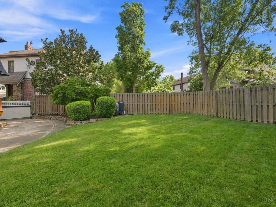 1112 Mclaughlin Place, Cincinnati, OH 45226 Photo 35