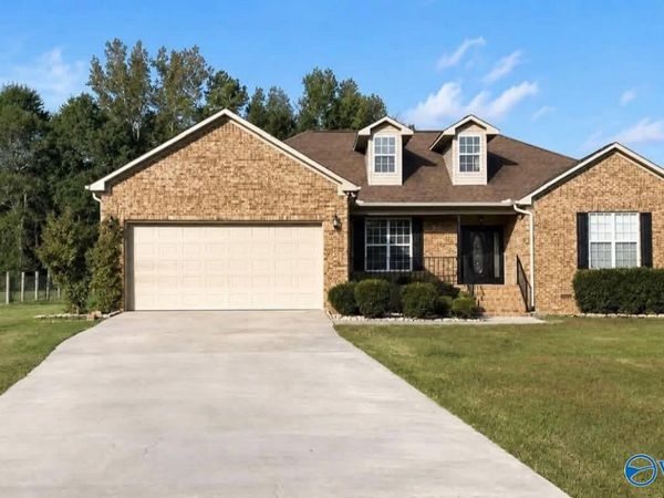 1303 Locust Drive NE, Arab, AL 35016