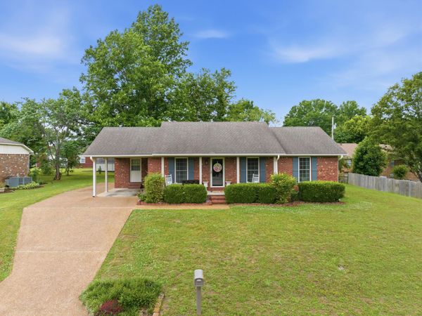 121 New Renfroe St , Lexington, TN 38351