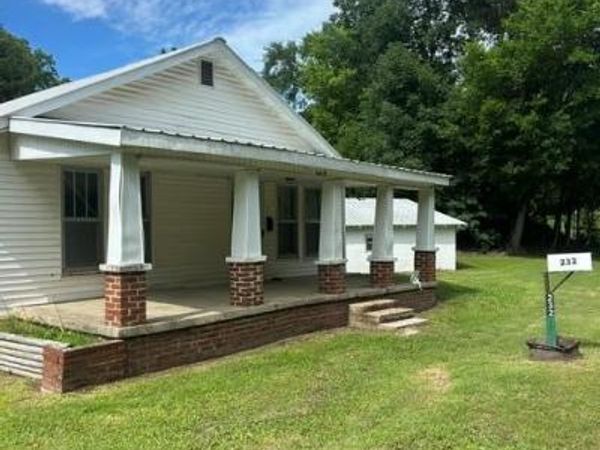 232 Natchez Trace Rd , Camden, TN 38320