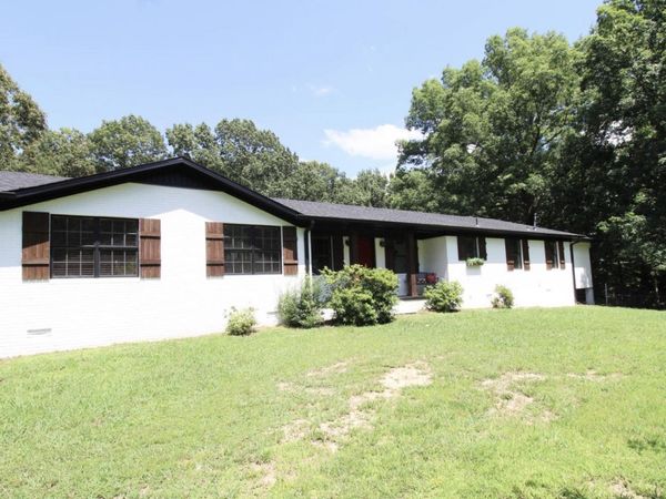 205 Melton Cir , Wildersville, TN 38388