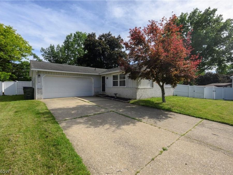 1310 Nottingham Square NE, Bolivar, OH 44612 Photo 1