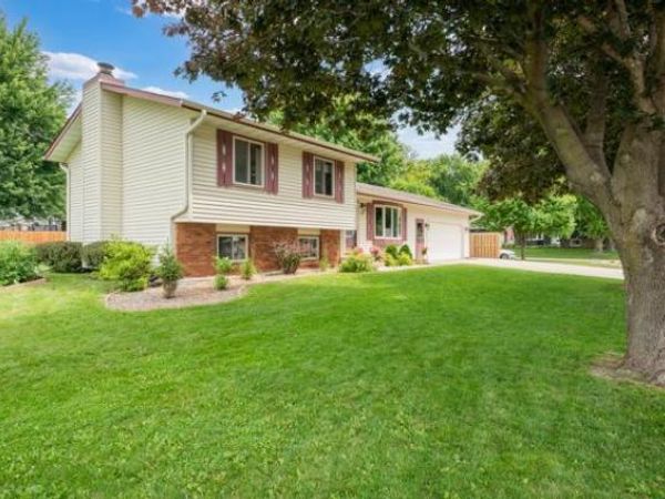 507 3rd Street NE, Kasson, MN 55944