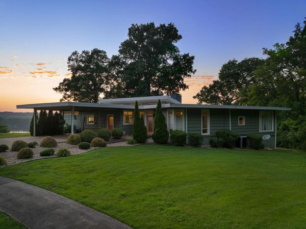 710 Riverbluff Ct, Sheffield, AL 35660