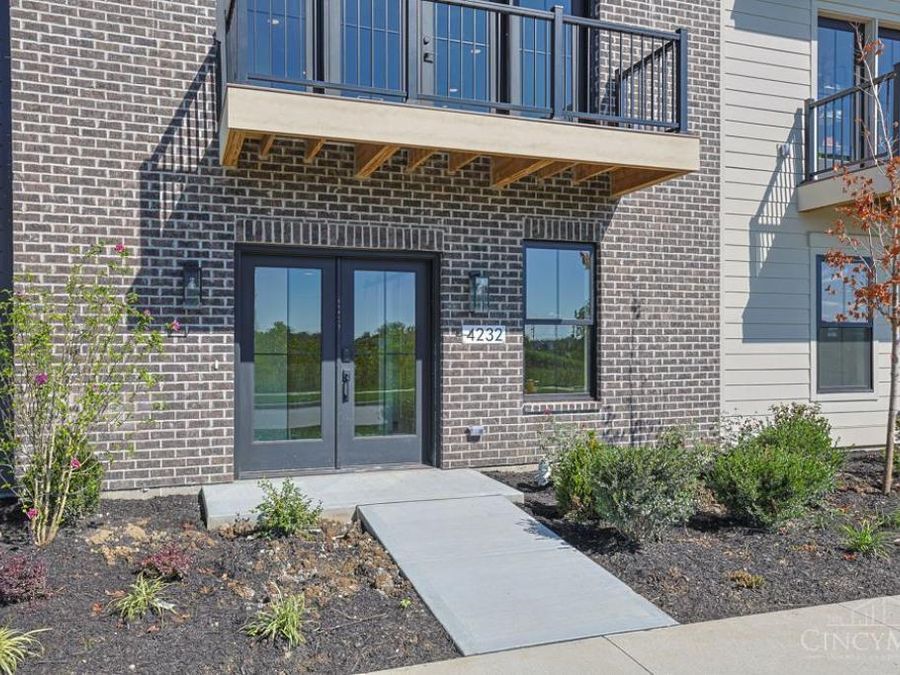 4232 Parkview Drive, Unit 3B, Blue Ash, OH 45242 Photo 2
