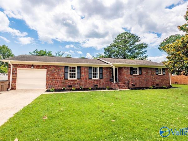 1921 Azalea Circle SW, Decatur, AL 35601