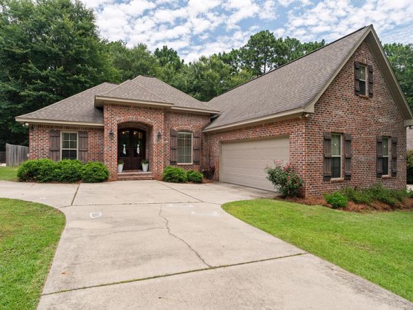 13 Stone Dr., Hattiesburg, MS 39402