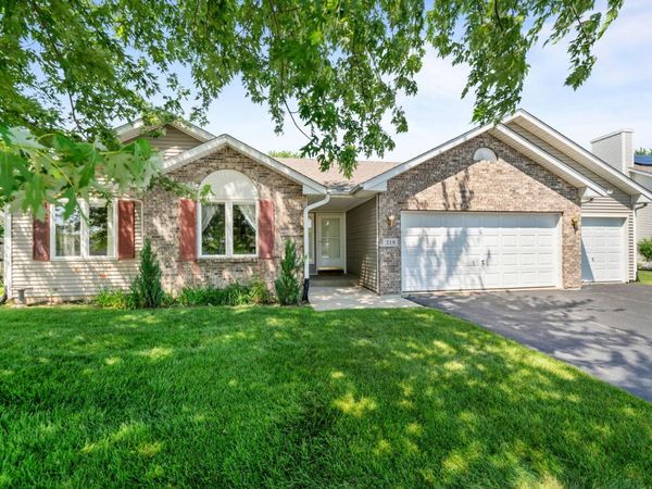 219 Acorn Drive , Poplar Grove, IL 61065