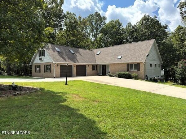21 Rolling Green Court , Crossville, TN 38558