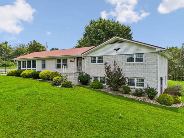 1465 Murfreesboro Rd , Woodbury, TN 37190