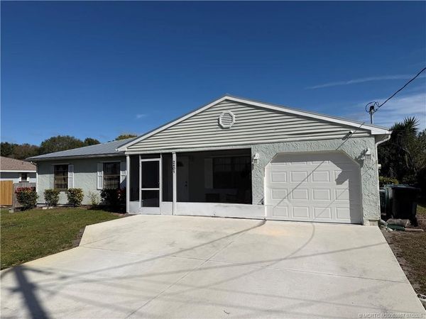 2401 SE Avalon Road , Port St Lucie, FL 34952