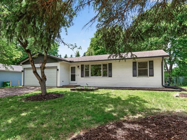 1405 Carriage Hills Drive S, Cambridge, MN 55008