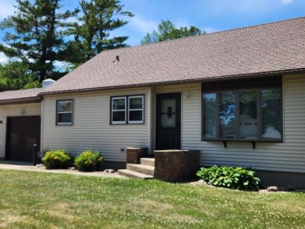 176 Powers Avenue N, Alden, MN 56009